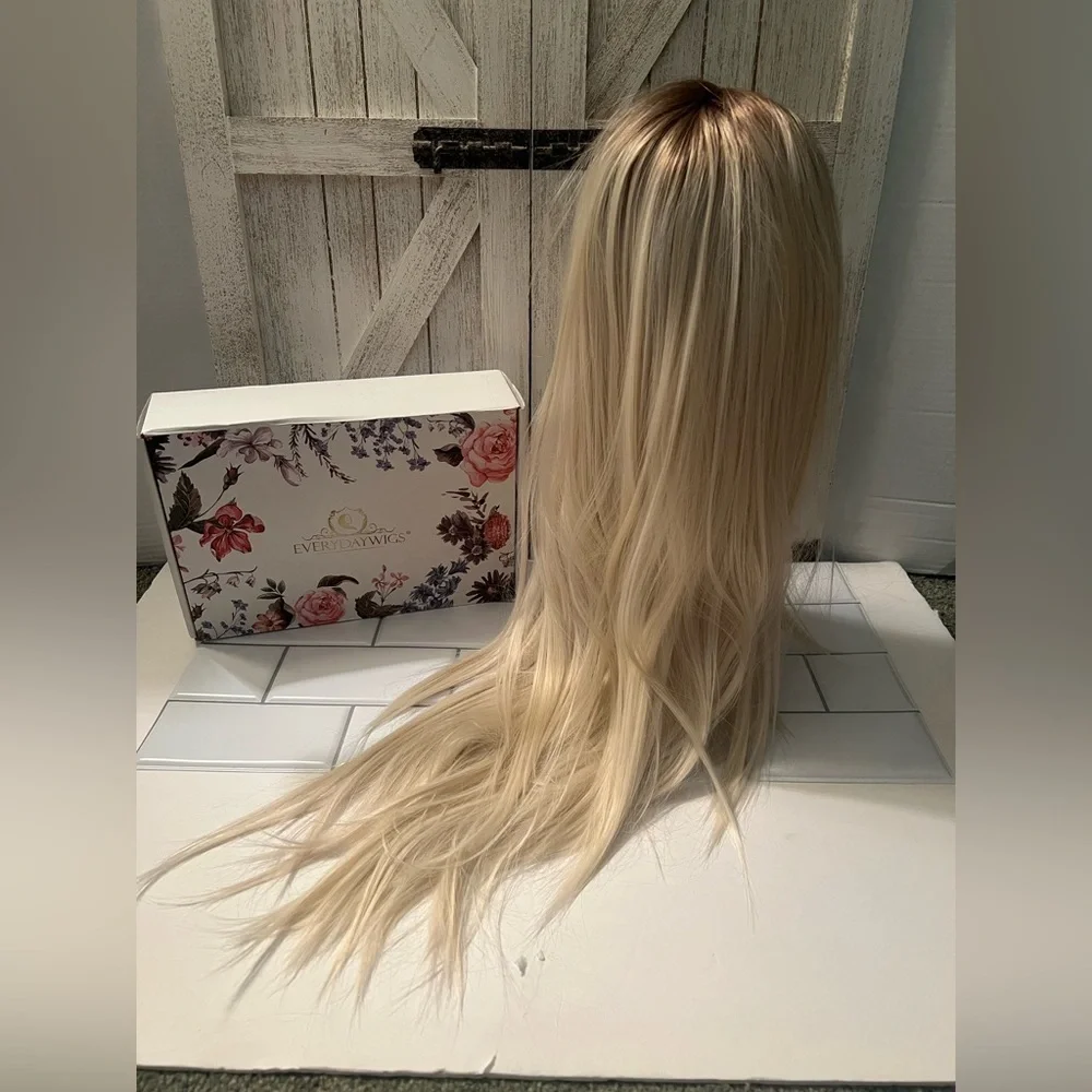 Everydaywigs platinum blonde with dark roots
